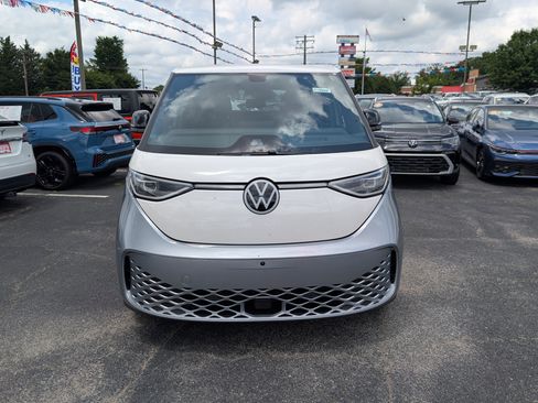 Used 2025 Volkswagen ID. Buzz Pro S Plus w/ Cupholders Package RWD image 8