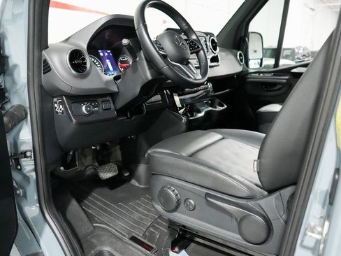 Used 2021 Mercedes-Benz Sprinter 2500 image 9