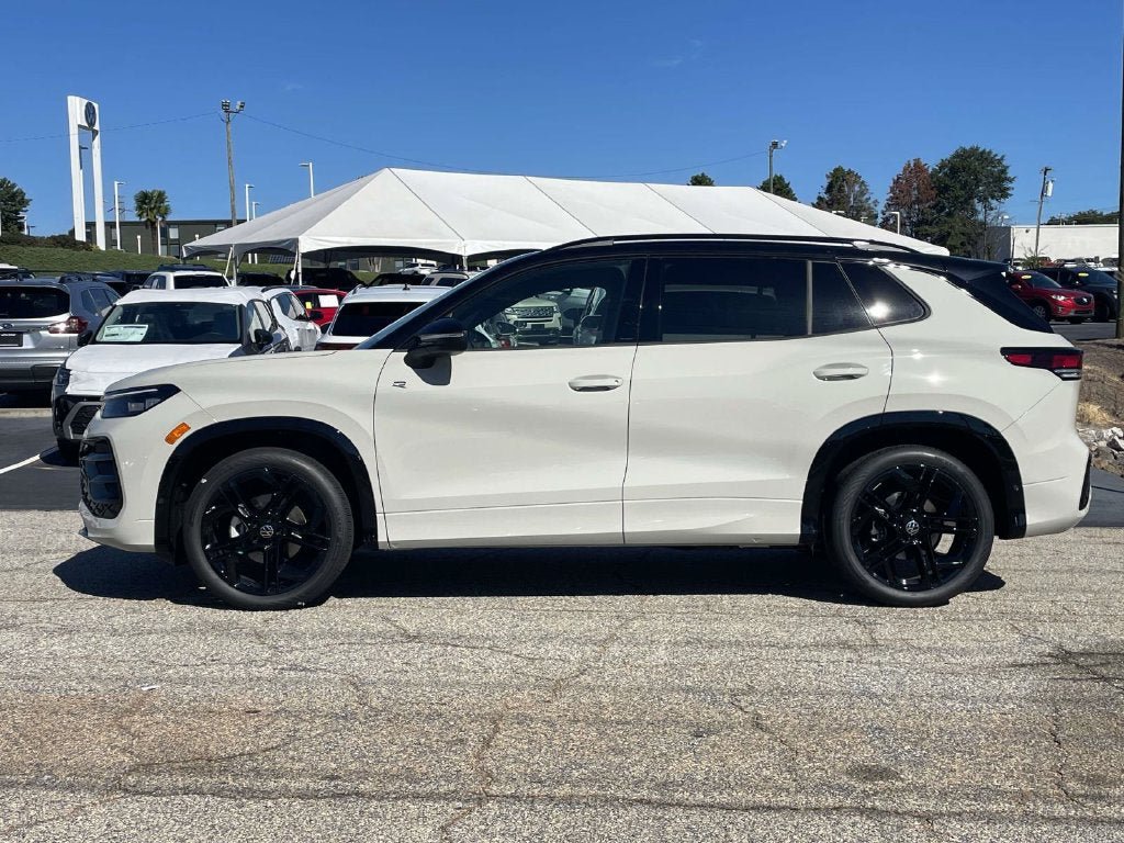 New 2026 Volkswagen Tiguan SE R-Line FWD image 4