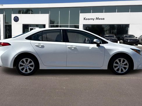 Used 2022 Toyota Corolla LE image 3