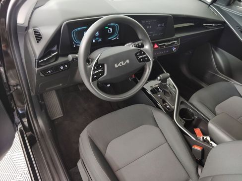 Used 2023 Kia Niro LX image 4