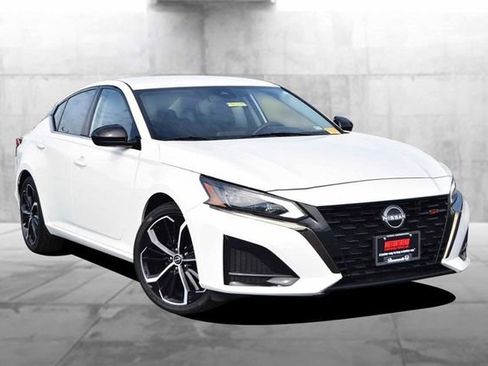 Used 2024 Nissan Altima 2.5 SR image 2