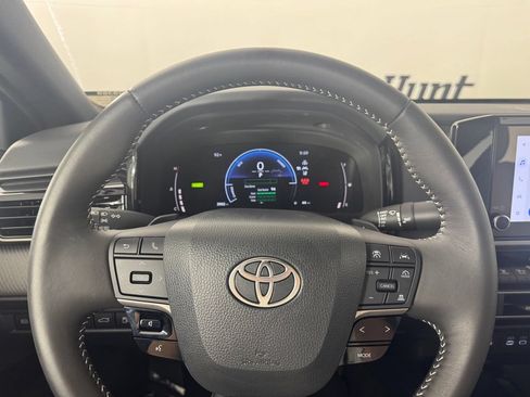 Used 2025 Toyota Camry SE FWD image 16