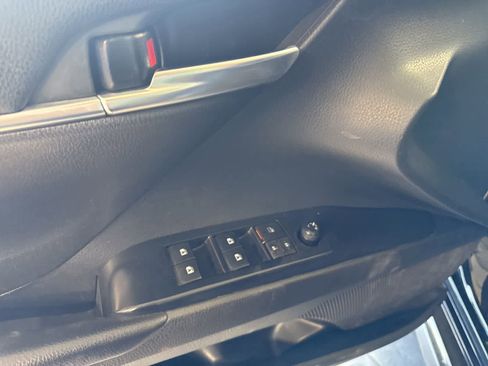 Used 2020 Toyota Camry SE w/ Carpet Mat Package FWD image 19