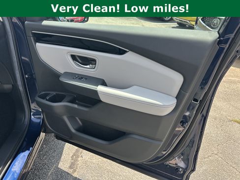 Used 2025 Honda Pilot EX-L image 16