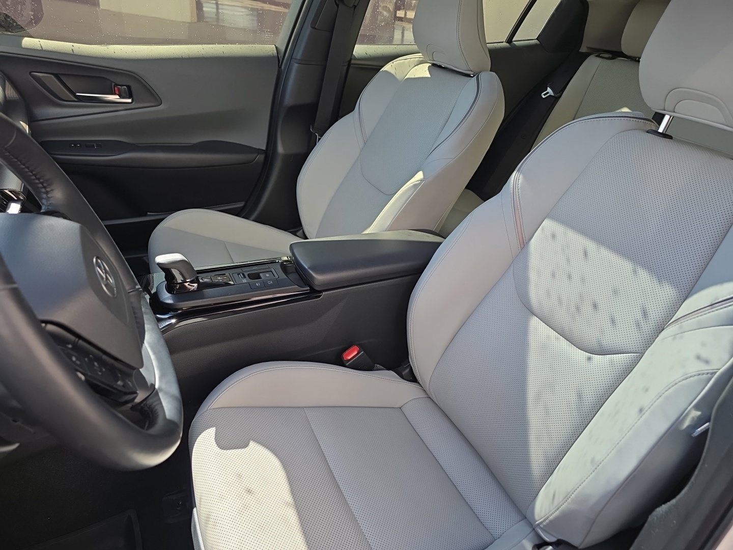Used 2024 Toyota Prius XLE AWD/4WD image 7