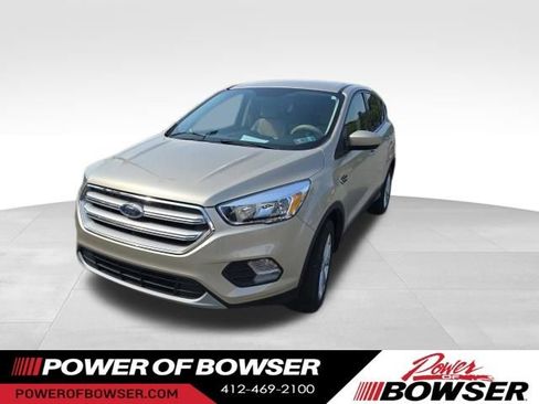 Used 2017 Ford Escape SE w/ SE Cold Weather Package AWD/4WD image 1