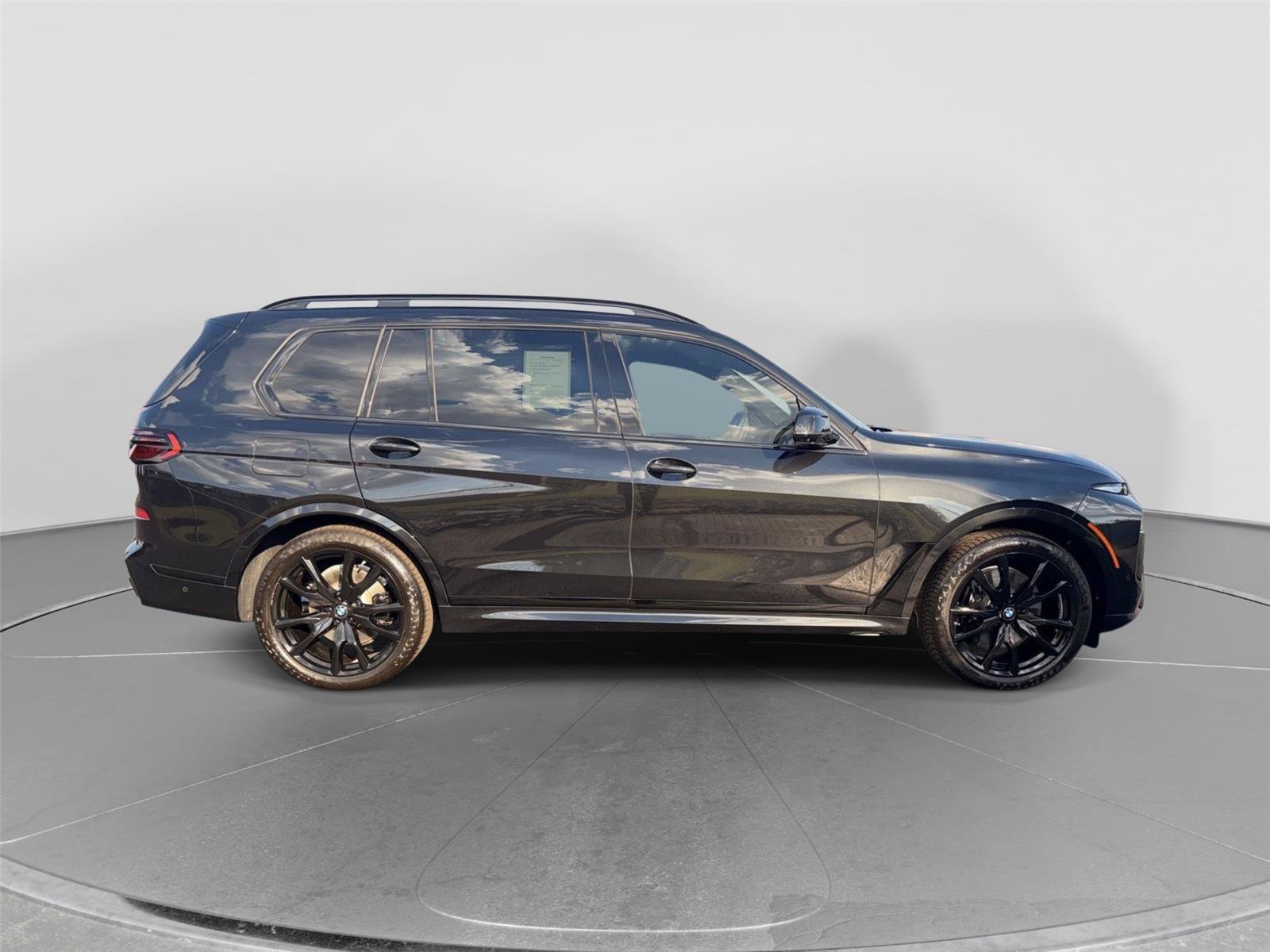Used 2025 BMW X7 xDrive40i w/ M Sport Package AWD/4WD image 6