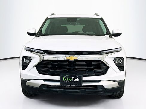 Used 2025 Chevrolet TrailBlazer LT AWD/4WD image 2
