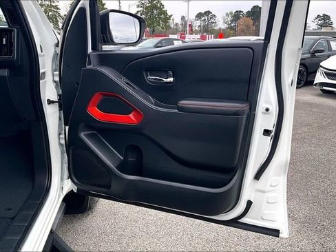 Certified 2025 Nissan Frontier PRO-4X w/ Pro Convenience Package image 26