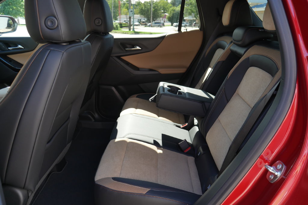 New 2027 Chevrolet Equinox ACTIV w/ Convenience Package III AWD/4WD image 15