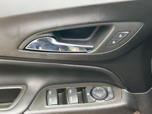 Used 2023 Chevrolet Equinox LT FWD image 23
