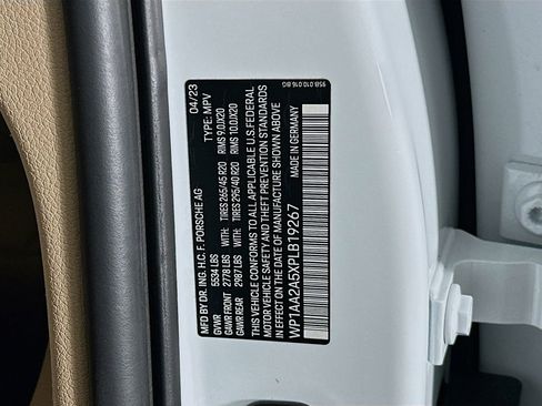 Certified 2023 Porsche Macan w/ Premium Package Plus AWD/4WD image 36