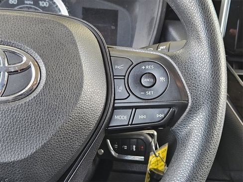 Used 2021 Toyota Corolla LE image 27
