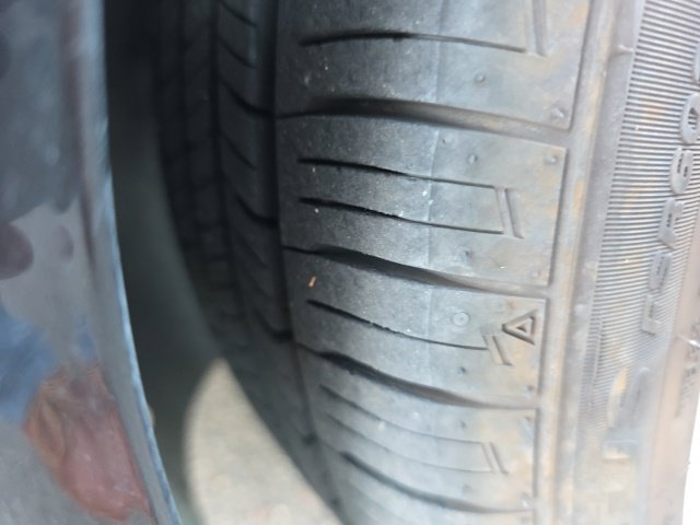 Used 2013 Ford Fiesta Titanium w/ Black Sport Appearance Pkg FWD image 2