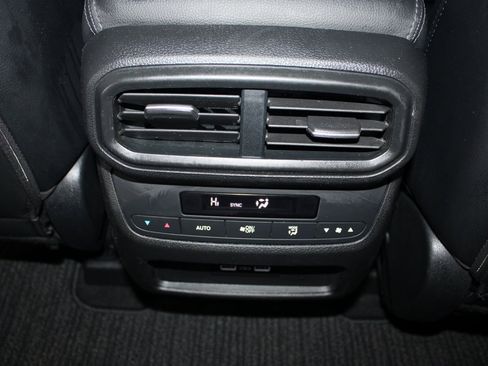 Used 2023 Honda Pilot Touring image 19