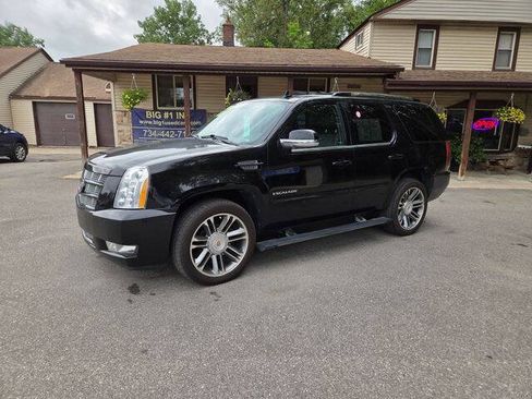 Used 2013 Cadillac Escalade Premium AWD/4WD image 2