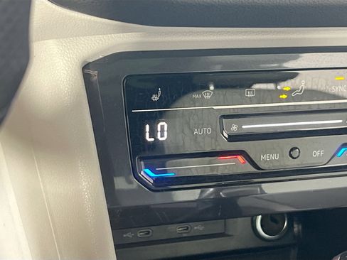 Used 2022 Volkswagen Tiguan SE R-Line image 19