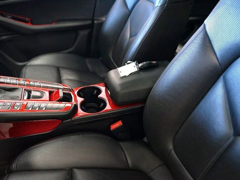Used 2019 Porsche Macan AWD/4WD image 29