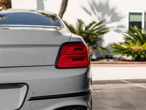 Used 2022 Bentley Flying Spur V8 image 14