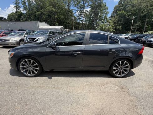 Used 2015 Volvo S60 T5 Platinum w/ 19" Sport Package FWD image 10