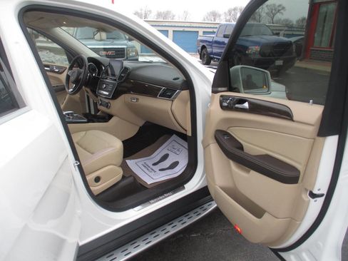 Used 2017 Mercedes-Benz GLS 450 4MATIC image 28