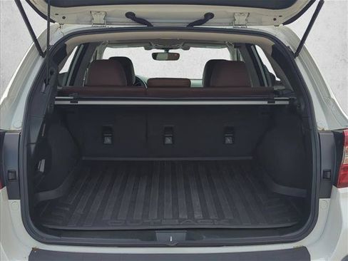 Used 2019 Subaru Outback 2.5i Touring AWD/4WD image 6