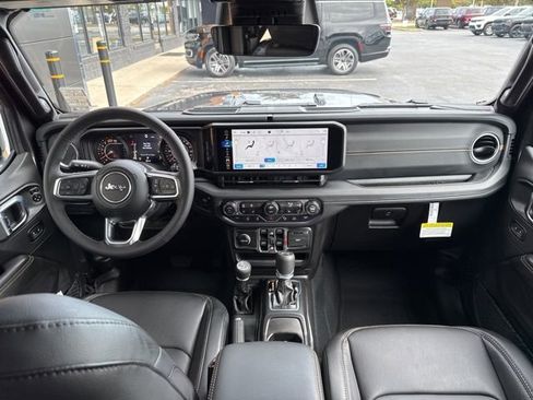 New 2026 Jeep Wrangler Unlimited Sahara AWD/4WD image 24