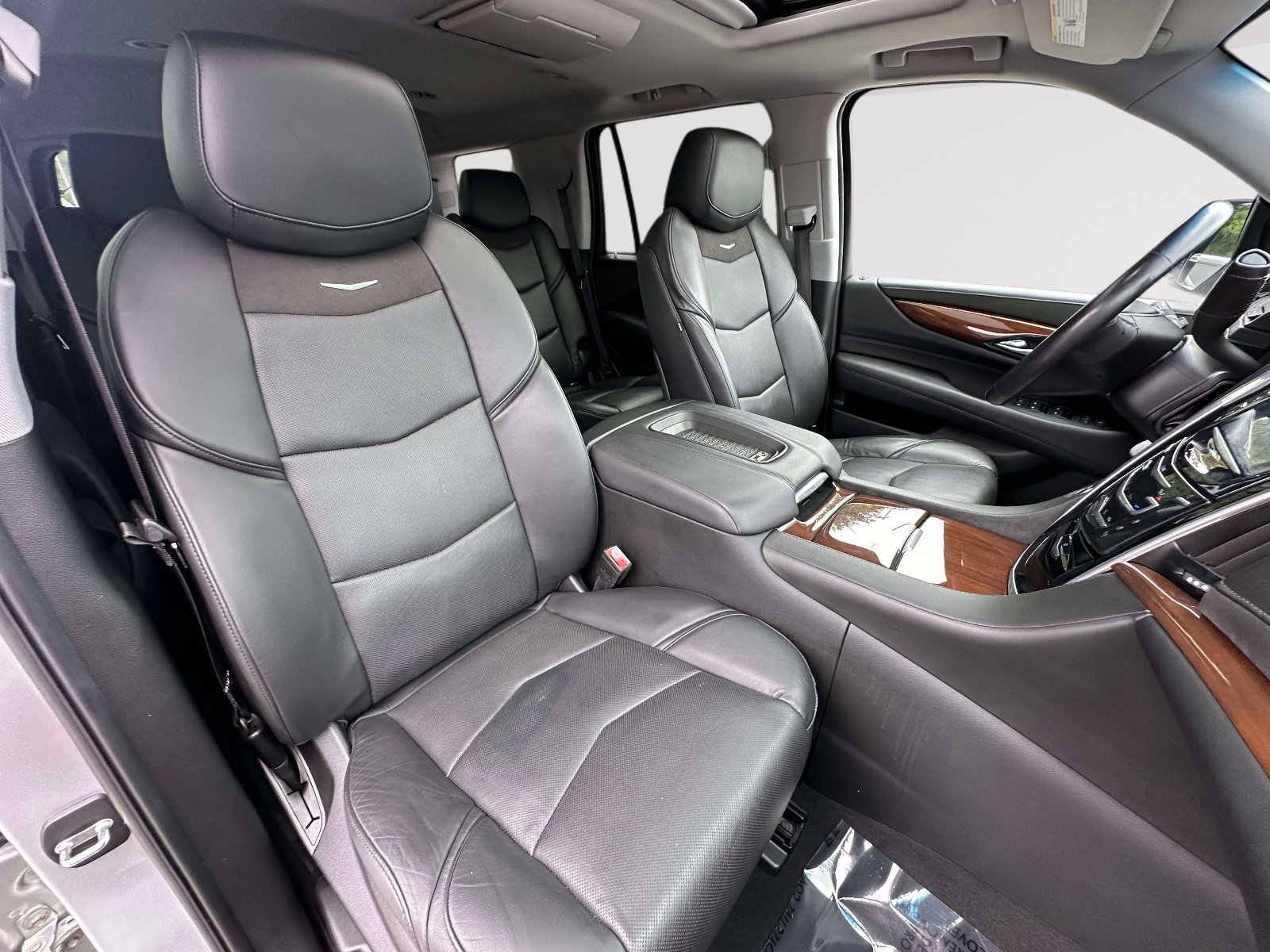 Used 2020 Cadillac Escalade Premium Luxury AWD/4WD image 26