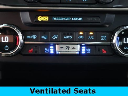 Used 2022 Ford F350 Platinum w/ Tremor Off-Road Package image 36