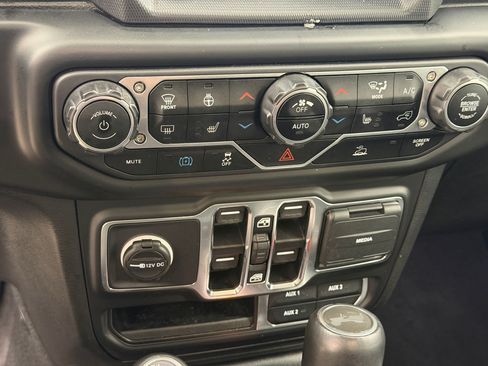 Used 2023 Jeep Wrangler Unlimited Sahara w/ Cold Weather Group AWD/4WD image 19