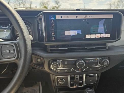 New 2026 Jeep Gladiator Sport AWD/4WD image 17