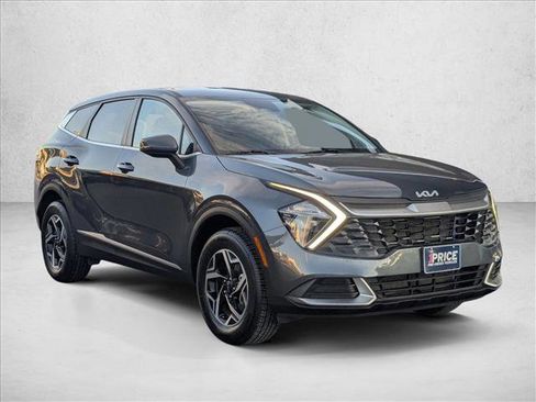 Used 2023 Kia Sportage LX image 3