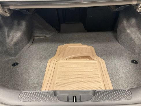 Used 2001 Pontiac Bonneville SLE FWD image 35