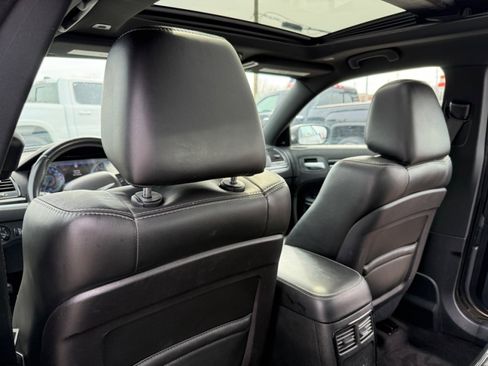 Used 2018 Chrysler 300 S w/ 300S Premium Group image 19