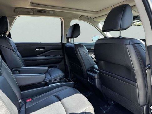 Used 2023 Nissan Pathfinder SL w/ SL Premium Package FWD image 48
