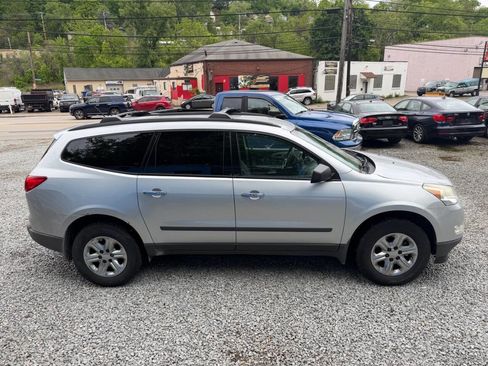 Used 2012 Chevrolet Traverse LS FWD image 17