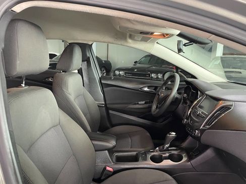 Used 2017 Chevrolet Cruze LT w/ Convenience Package image 26