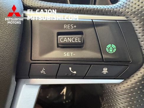 Used 2025 Mitsubishi Outlander SE FWD image 17