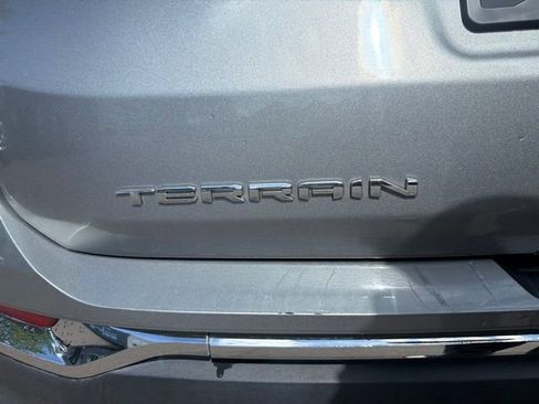 Used 2024 GMC Terrain SLT AWD/4WD image 15