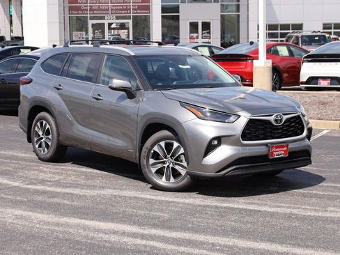 New 2026 Toyota Highlander XLE AWD/4WD image 2