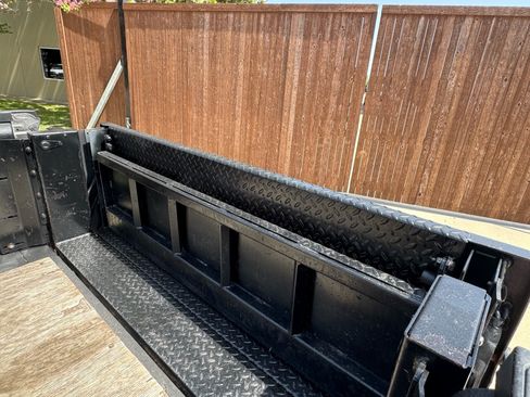 Used 2010 Ford F150 XL RWD image 4