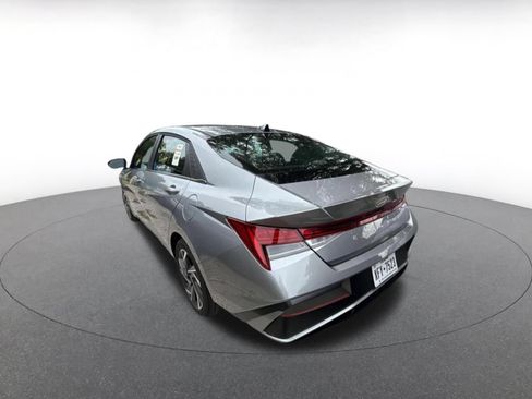 Used 2025 Hyundai Elantra SEL FWD image 4