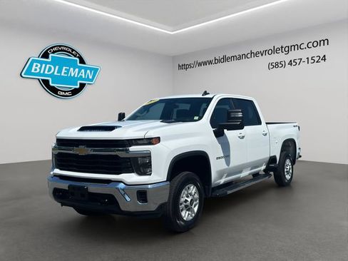 Used 2024 Chevrolet Silverado 2500 LT AWD/4WD image 3