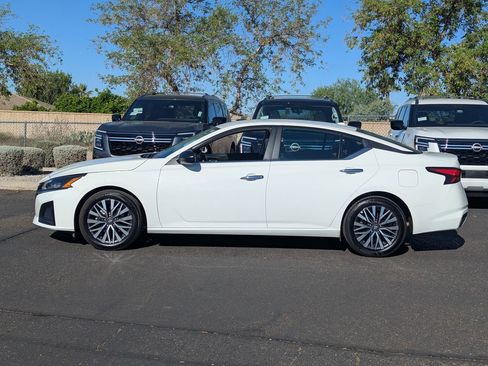 Certified 2025 Nissan Altima 2.5 SV image 3