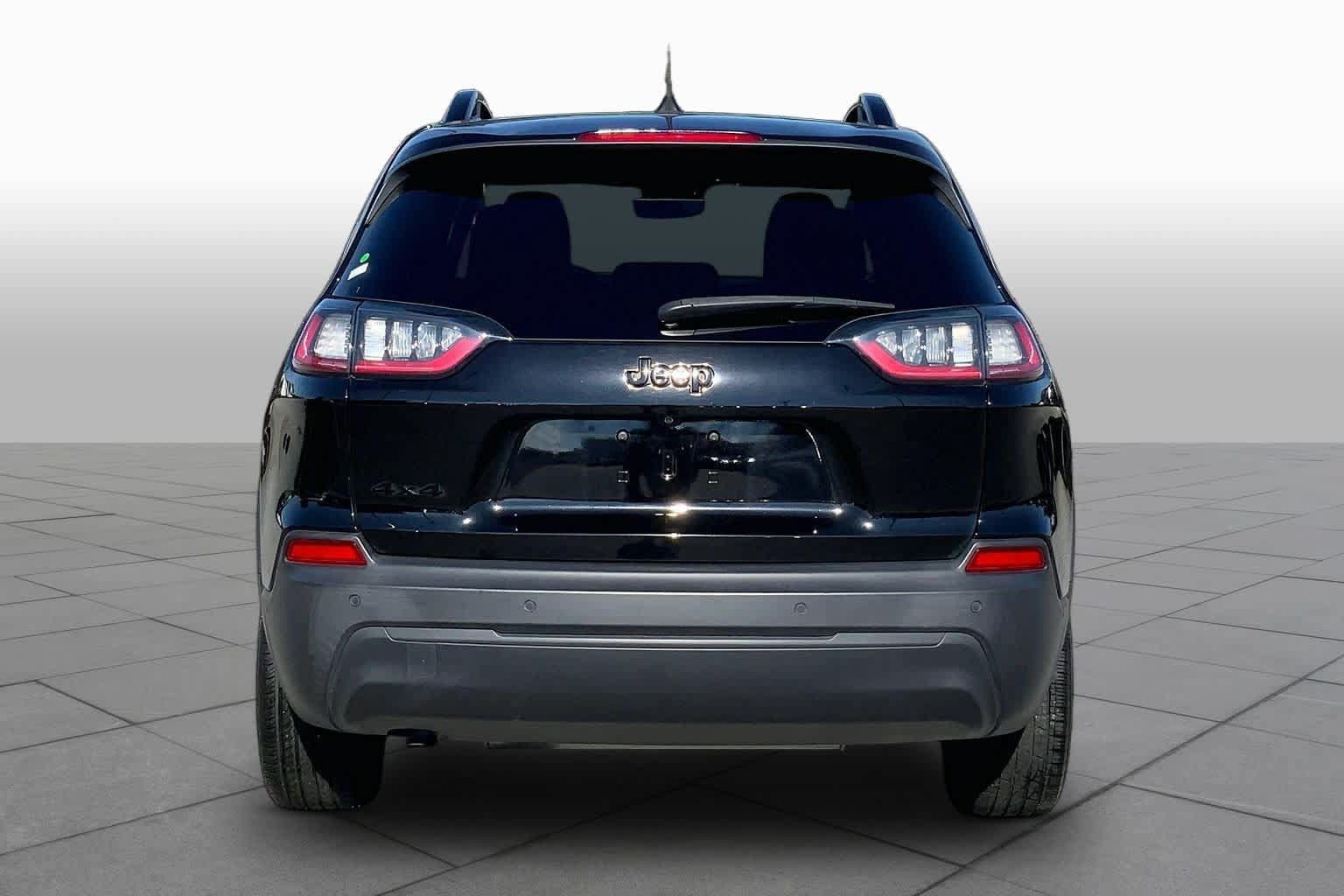 Used 2023 Jeep Cherokee Altitude Lux AWD/4WD image 5