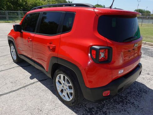 Used 2015 Jeep Renegade Latitude w/ Popular Equipment Group FWD image 4