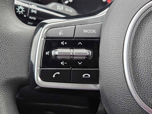 Used 2023 Kia Sorento LX image 25