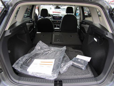 New 2024 Volkswagen Taos SE image 8