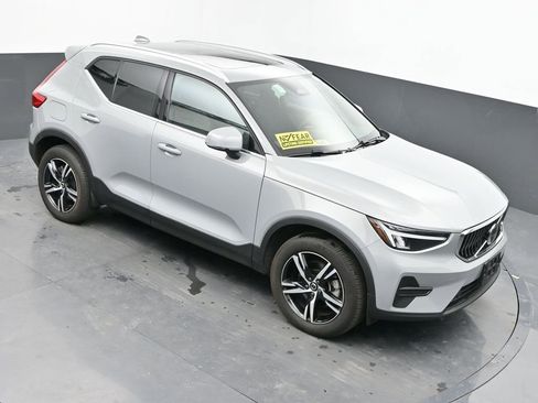 Used 2025 Volvo XC40 B5 Core AWD/4WD image 28